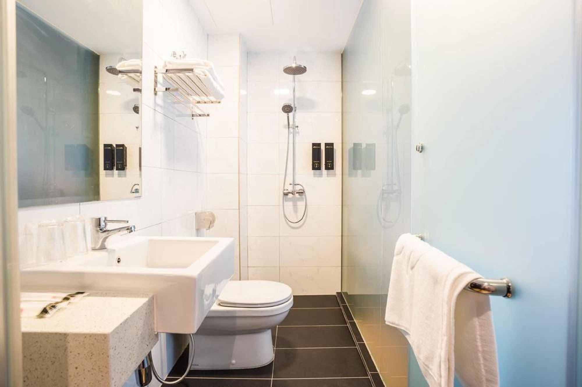 Manhattan Business Hotel Ttdi Куала Лумпур Екстериор снимка