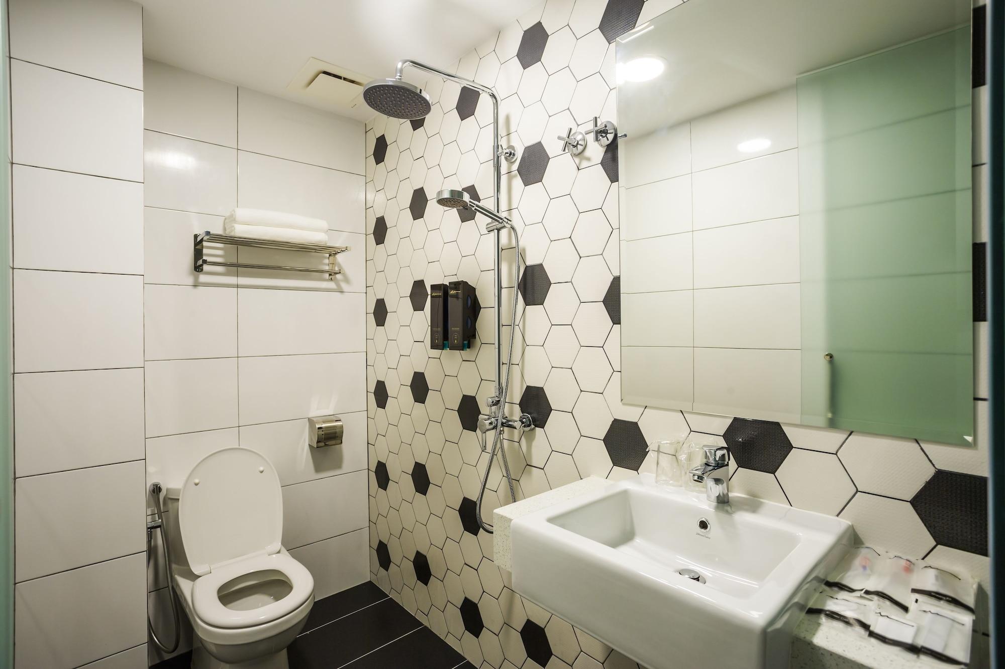 Manhattan Business Hotel Ttdi Куала Лумпур Екстериор снимка