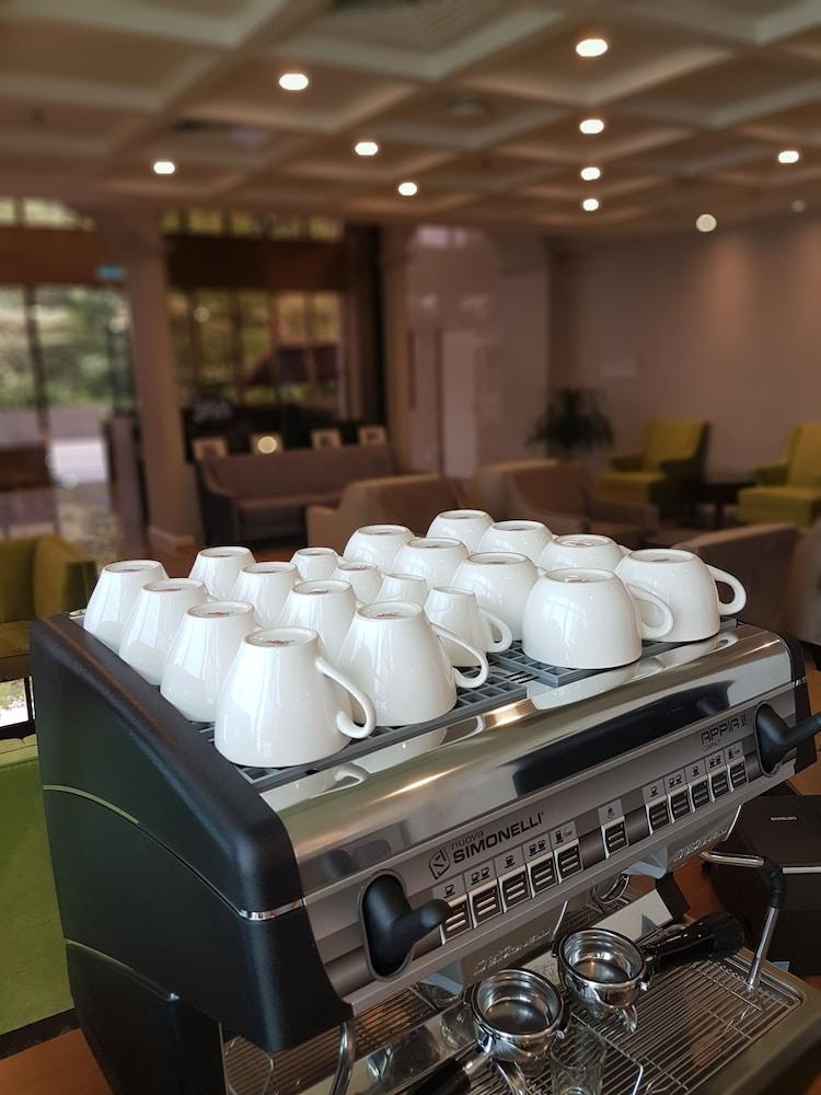 Manhattan Business Hotel Ttdi Куала Лумпур Екстериор снимка