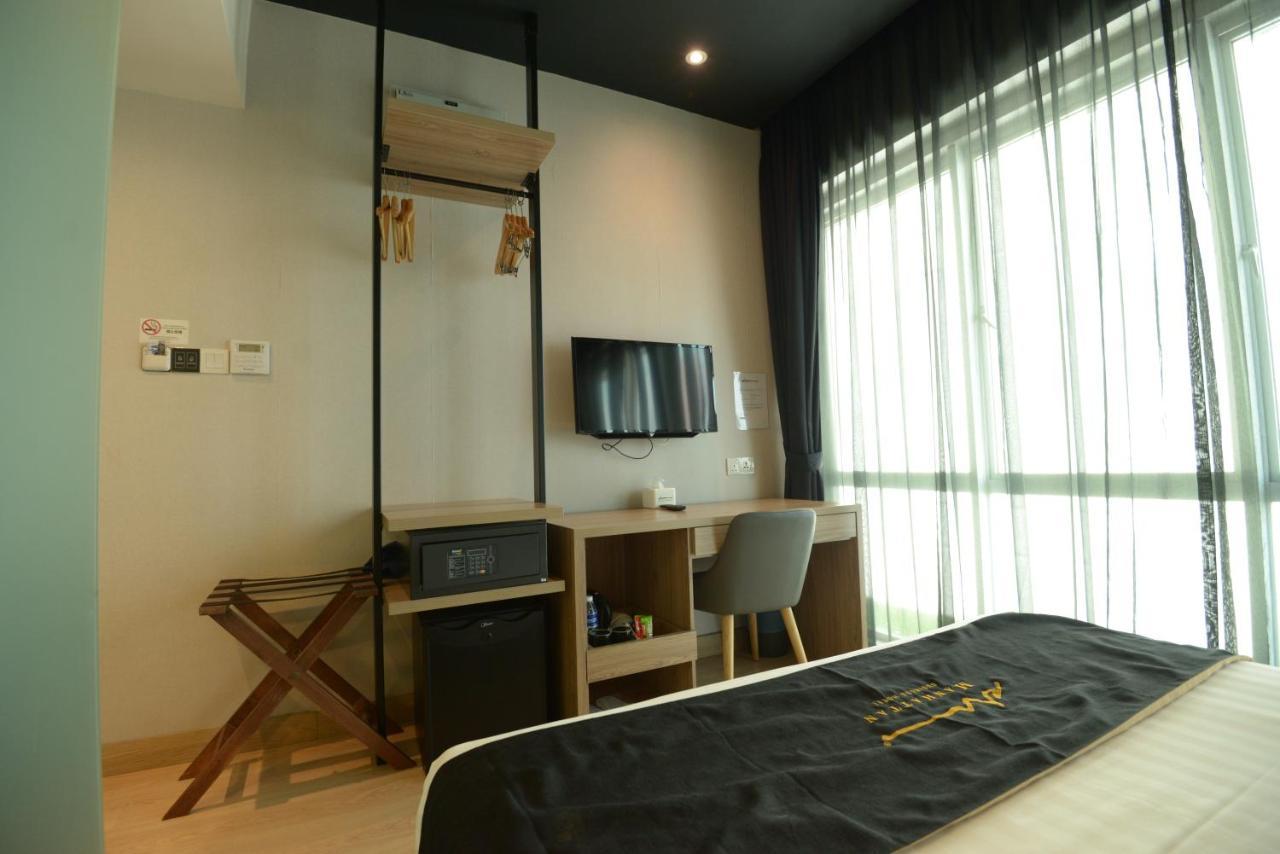 Manhattan Business Hotel Ttdi Куала Лумпур Екстериор снимка
