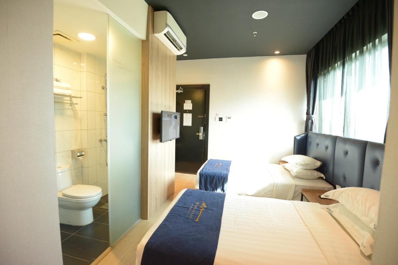 Manhattan Business Hotel Ttdi Куала Лумпур Екстериор снимка
