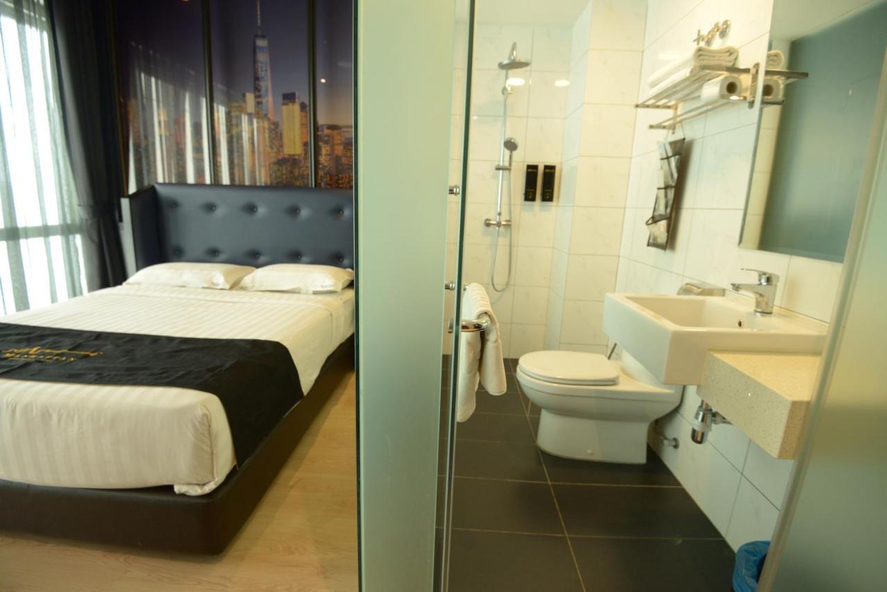 Manhattan Business Hotel Ttdi Куала Лумпур Екстериор снимка
