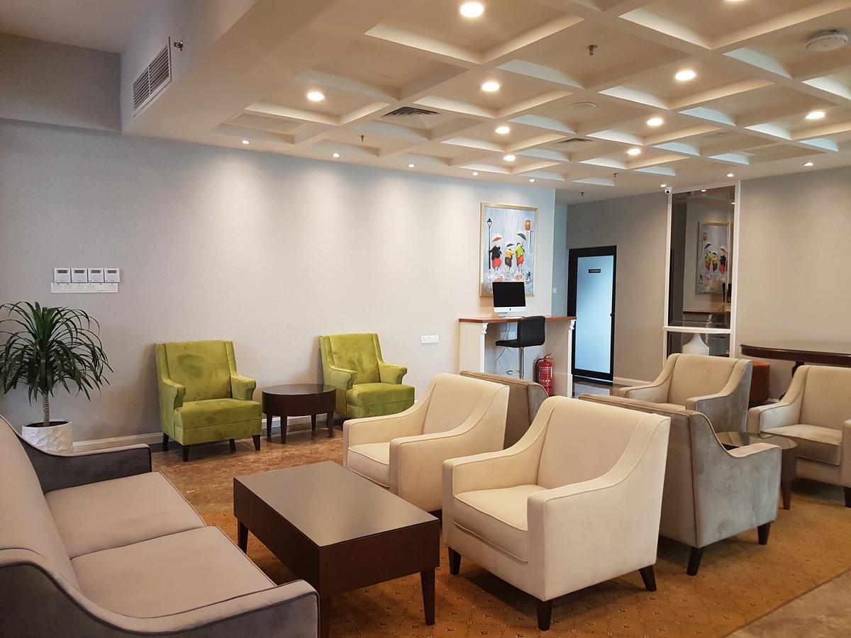 Manhattan Business Hotel Ttdi Куала Лумпур Екстериор снимка
