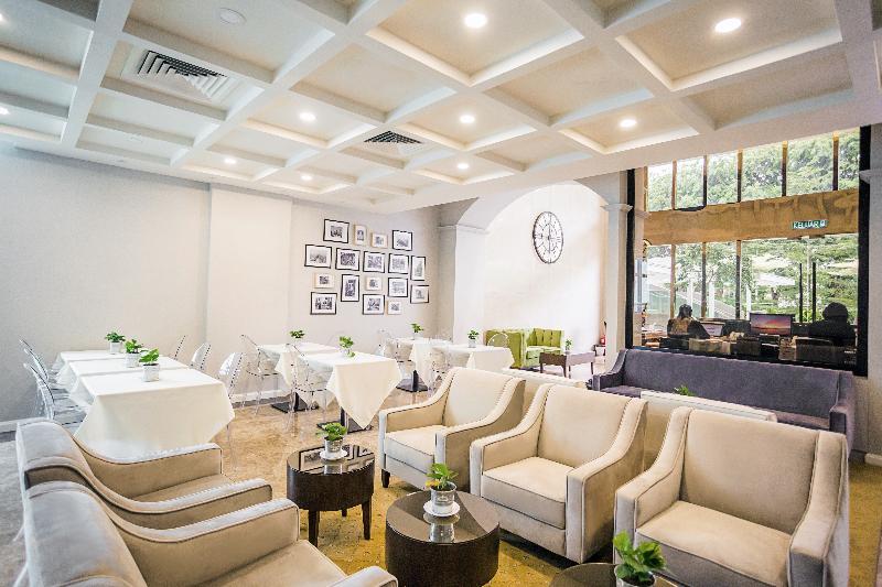 Manhattan Business Hotel Ttdi Куала Лумпур Екстериор снимка