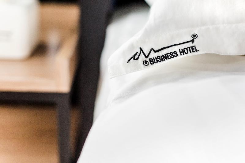 Manhattan Business Hotel Ttdi Куала Лумпур Екстериор снимка