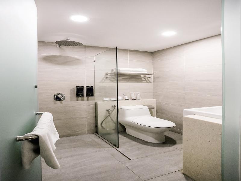 Manhattan Business Hotel Ttdi Куала Лумпур Екстериор снимка